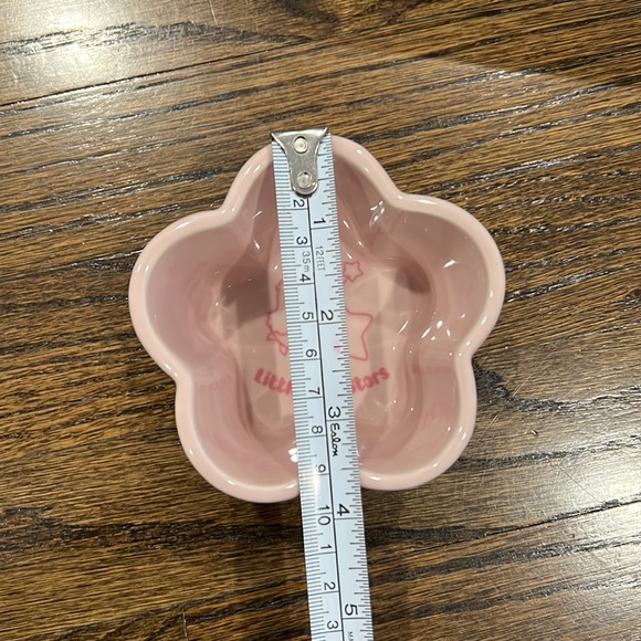 New Rare Le Creuset Little Twin Stars Flower Ramekins Set of 2 - Picture 10 of 11